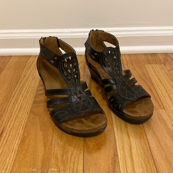 Earth W Low (1-1.9 in) Heel Height Sandals for Women for sale